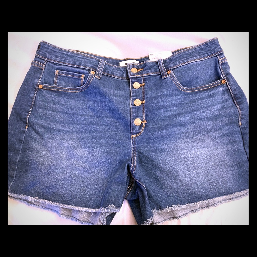 Ragged edge denim shorts